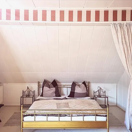 Am Lindenplatz 3* Crinitz